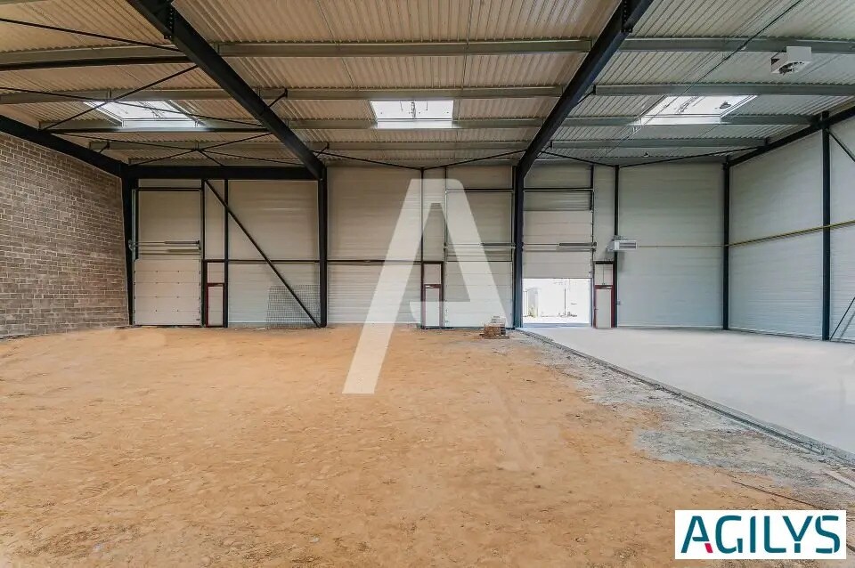 Flex in Saint-Pierre-du-Perray for lease Interior Photo- Image 1 of 8