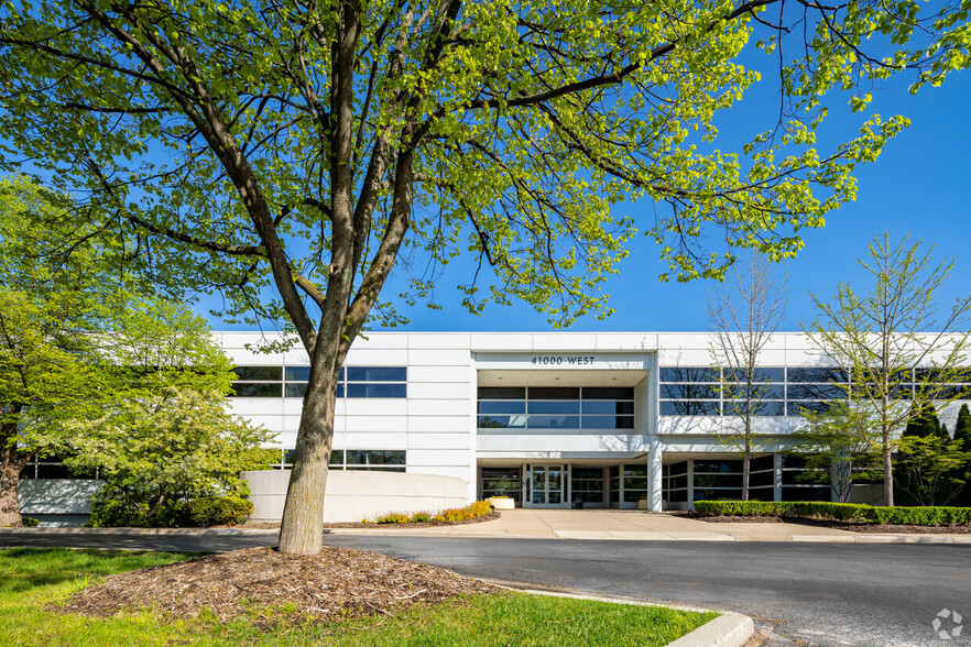 41000 Woodward Ave, Bloomfield Hills, MI for lease - Building Photo - Image 3 of 18