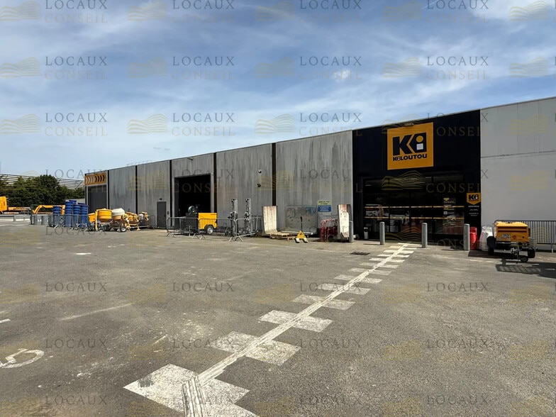 Flex in Roissy-en-France for lease - Building Photo - Image 1 of 9
