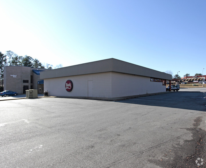 2521 Airport Trwy, Columbus, GA for lease - Building Photo - Image 2 of 2