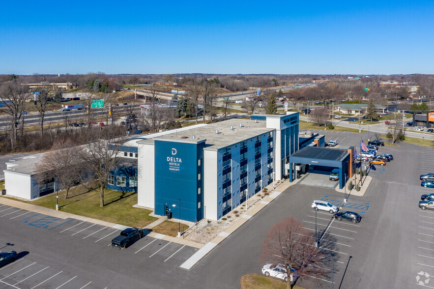2750 Ramada Way, Green Bay, WI for lease - Building Photo - Image 2 of 4