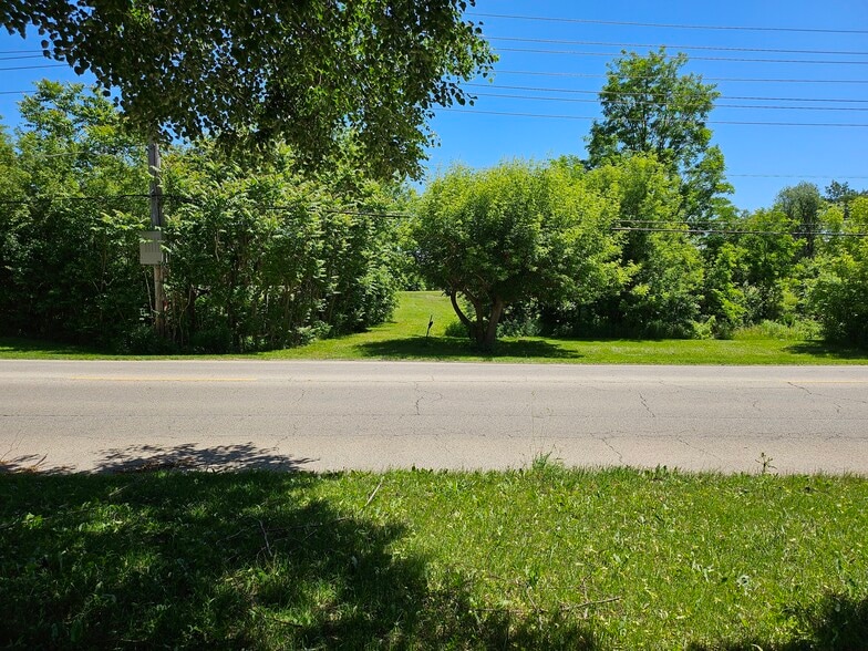 5806-5810 Terra Cotta Rd, Crystal Lake, IL for sale - Building Photo - Image 3 of 19