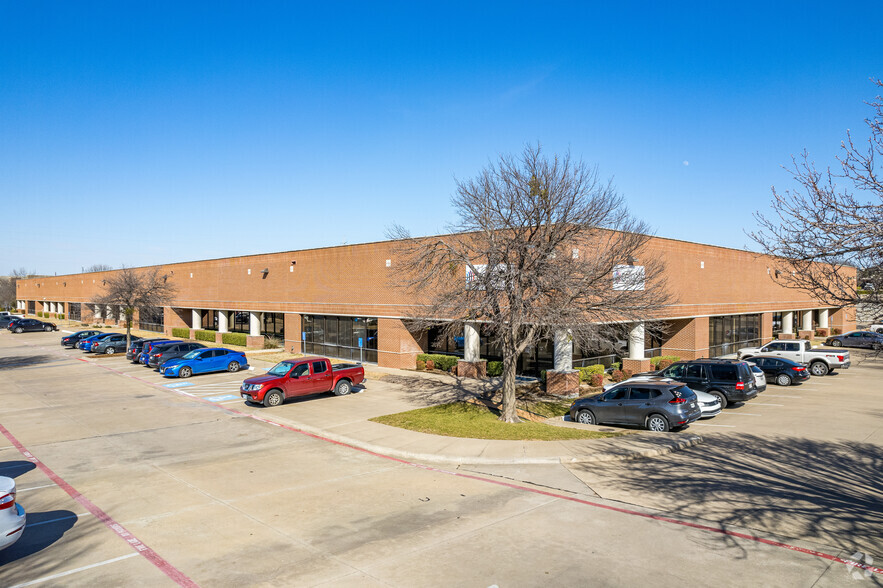 3220 Keller Springs Rd, Carrollton, TX for lease - Building Photo - Image 1 of 6