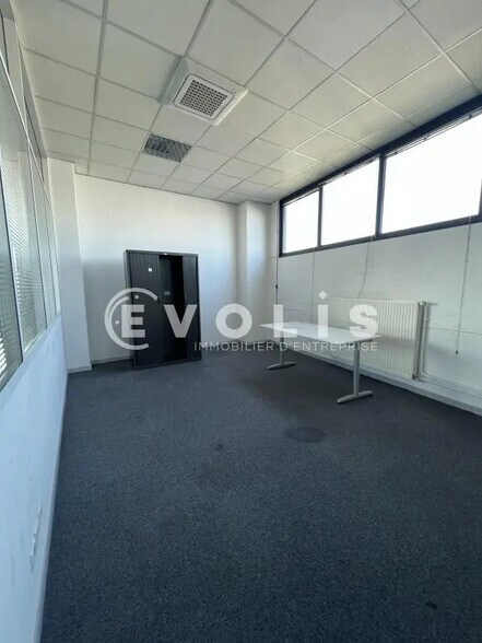 Office in Champigny-sur-Marne for lease - Interior Photo - Image 3 of 9