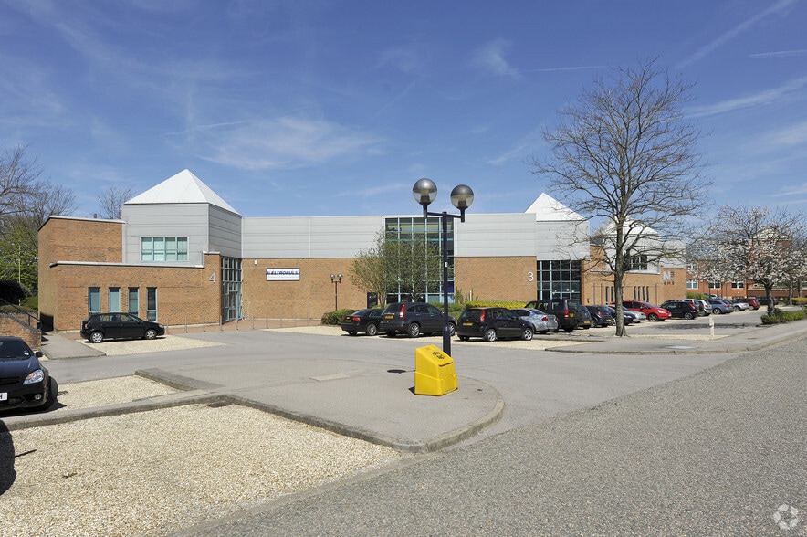 Armstrong Mall, Farnborough for sale - Primary Photo - Image 1 of 1