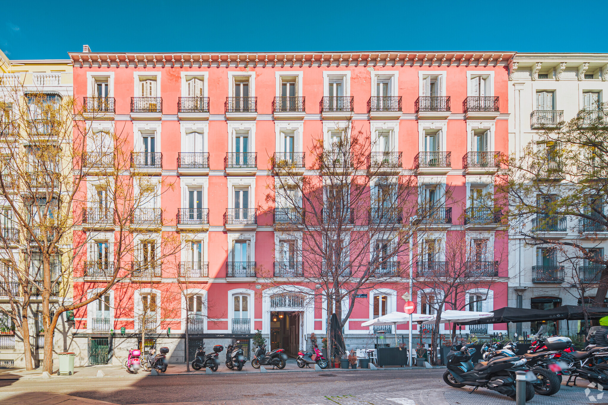 Calle Salustiano Olózaga, Madrid, Madrid for lease Primary Photo- Image 1 of 4