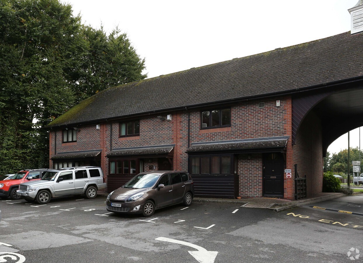 Harwood Rd, Horsham, WSX RH13 5UR