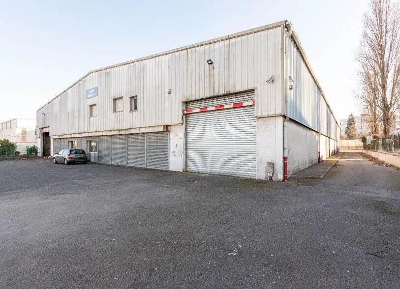 Industrial in Le Blanc-Mesnil for lease - Building Photo - Image 2 of 11