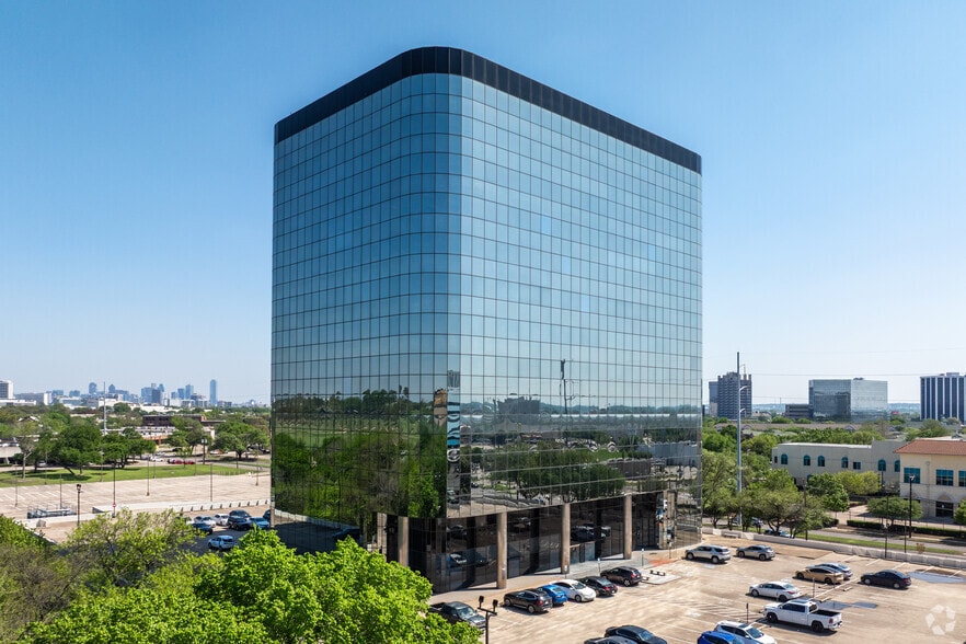 1349 Empire Central Dr, Dallas, TX for lease - Building Photo - Image 2 of 21