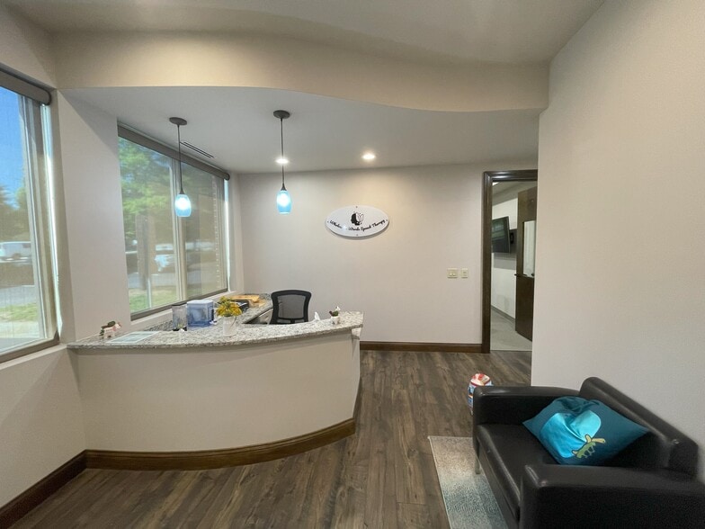 1750 NW Maynard Rd, Cary, NC for lease - Interior Photo - Image 2 of 9