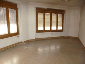 Retail in Tortosa, Tarragona for lease Interior Photo- Image 1 of 3