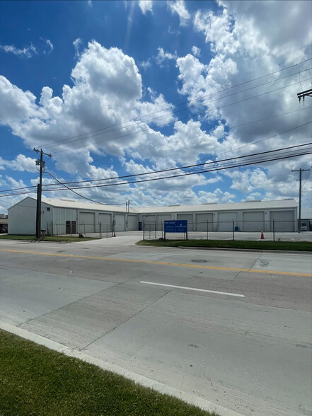 3319 N Sylvania Ave, Fort Worth, TX for lease - Building Photo - Image 2 of 4