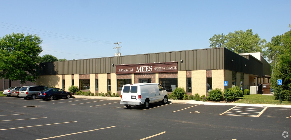 5193 Sinclair Rd, Columbus, OH for lease - Building Photo - Image 2 of 26