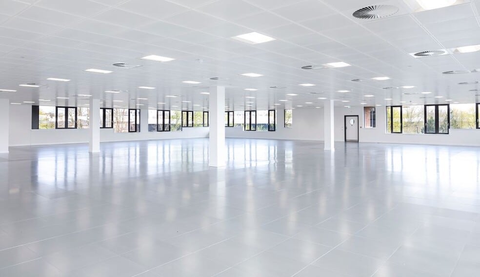 Hatters Ln, Watford for lease - Interior Photo - Image 3 of 12