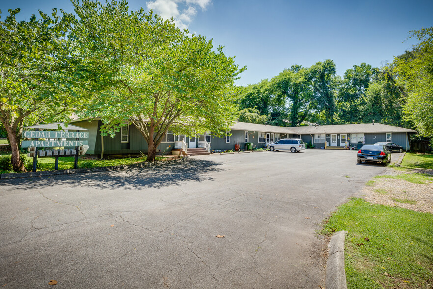 215 Cedar, Maryville, TN for sale - Primary Photo - Image 1 of 1