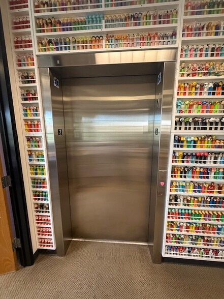 5018 Chesebro Rd, Agoura Hills, CA for sale - Interior Photo - Image 3 of 12