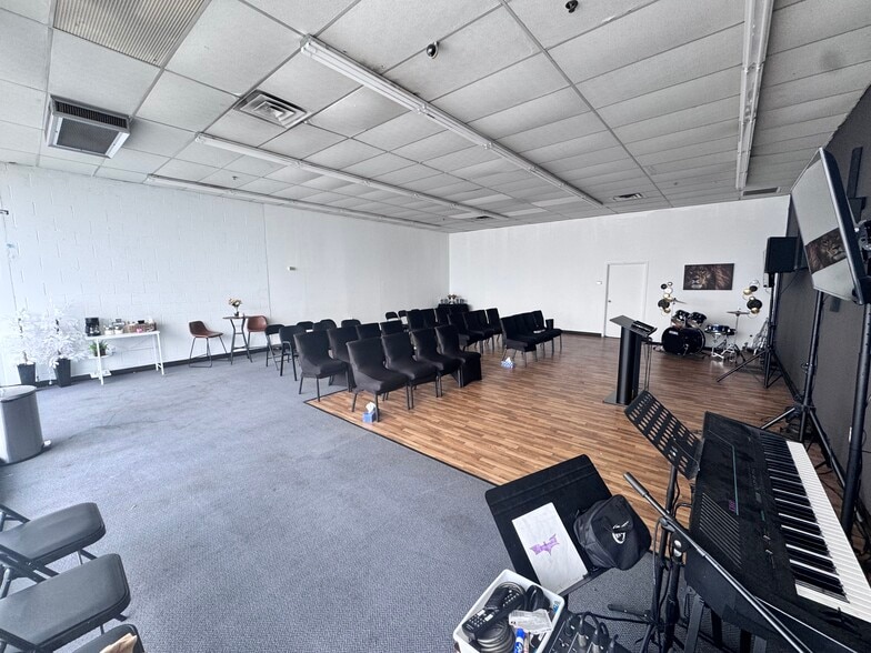 3001-3061 S Sheridan Rd, Tulsa, OK for lease - Building Photo - Image 3 of 9