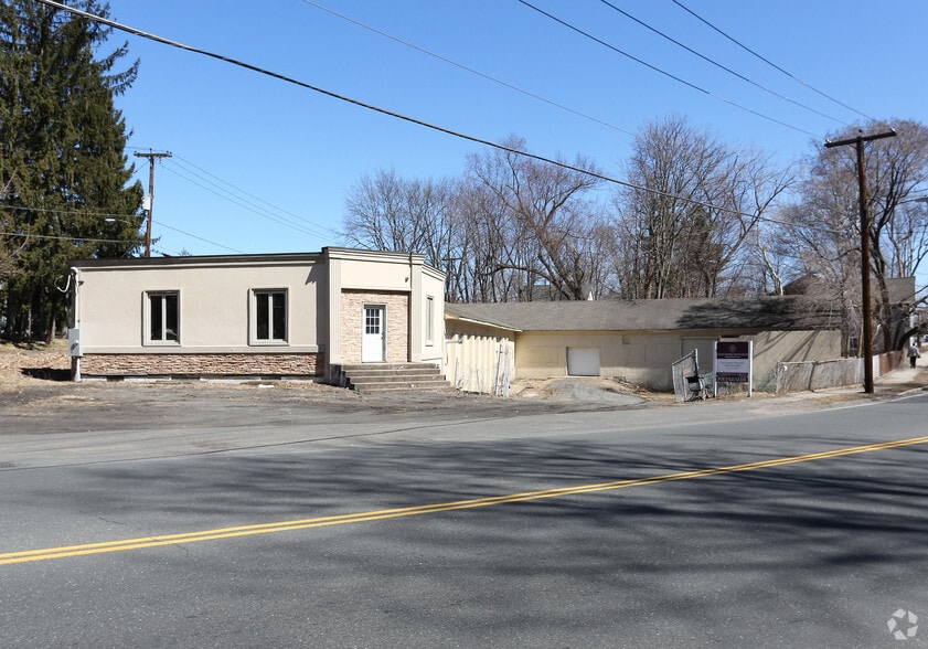 946 Elm St, West Springfield, MA 01089