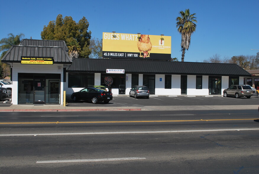 103 McHenry Ave, Modesto, CA for lease - Primary Photo - Image 1 of 7