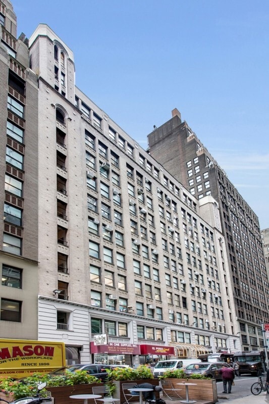 213 W 35th St, New York, NY for lease Building Photo- Image 1 of 5