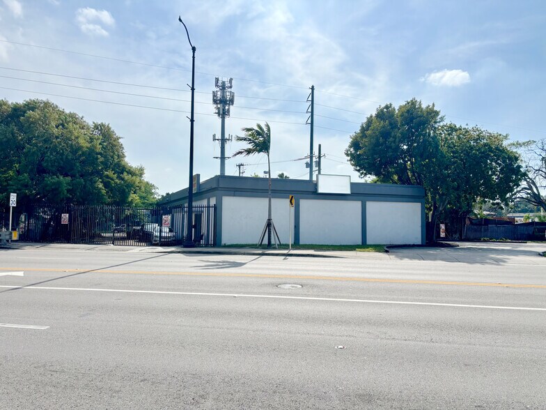 666 NW 36th St, Miami, FL for sale - Building Photo - Image 1 of 12
