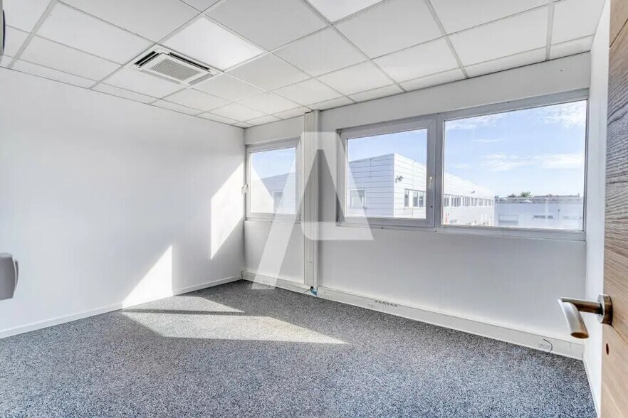 Flex in Vitry-sur-Seine for lease - Interior Photo - Image 3 of 7