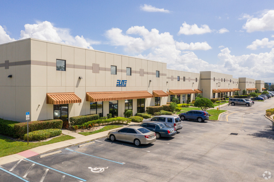 5707 Dot Com Ct, Oviedo, FL for lease - Building Photo - Image 1 of 5