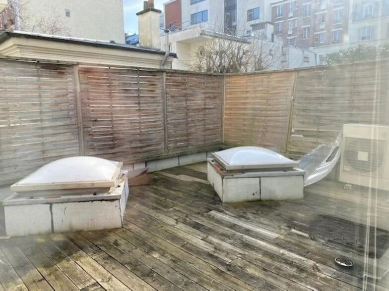 54 Bis Rue Louis Rouquier, Levallois-Perret for sale - Building Photo - Image 3 of 5