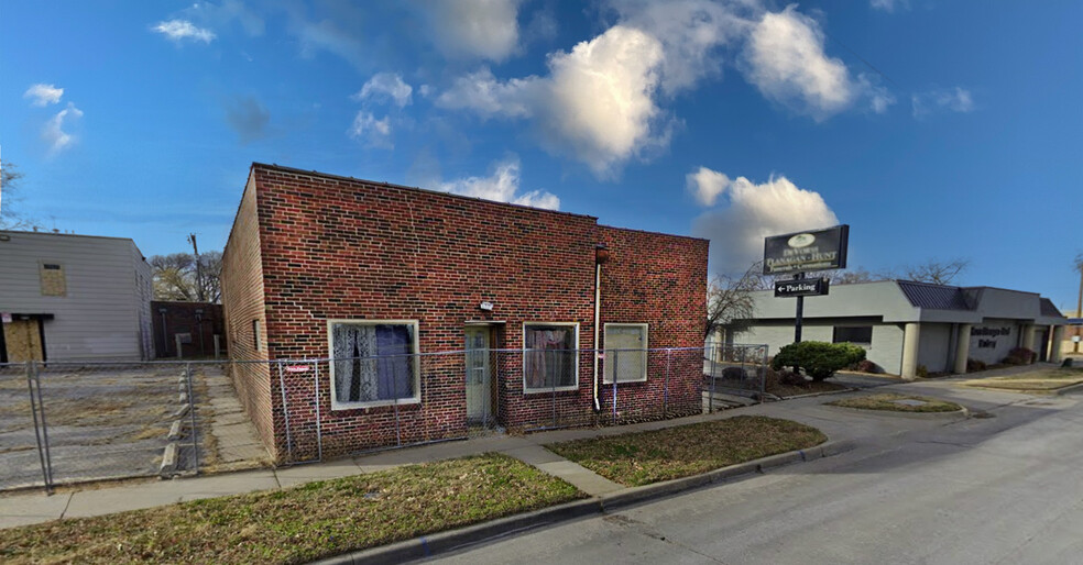 213 S Hydraulic St, Wichita, KS for sale - Building Photo - Image 2 of 4