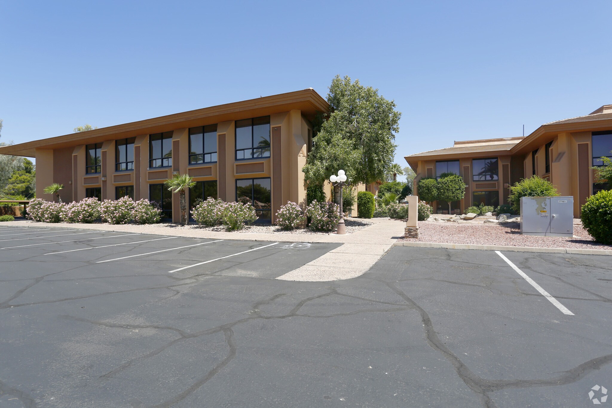 2720-e-thomas-rd-phoenix-az-85016-lakeside-commerce-center-loopnet