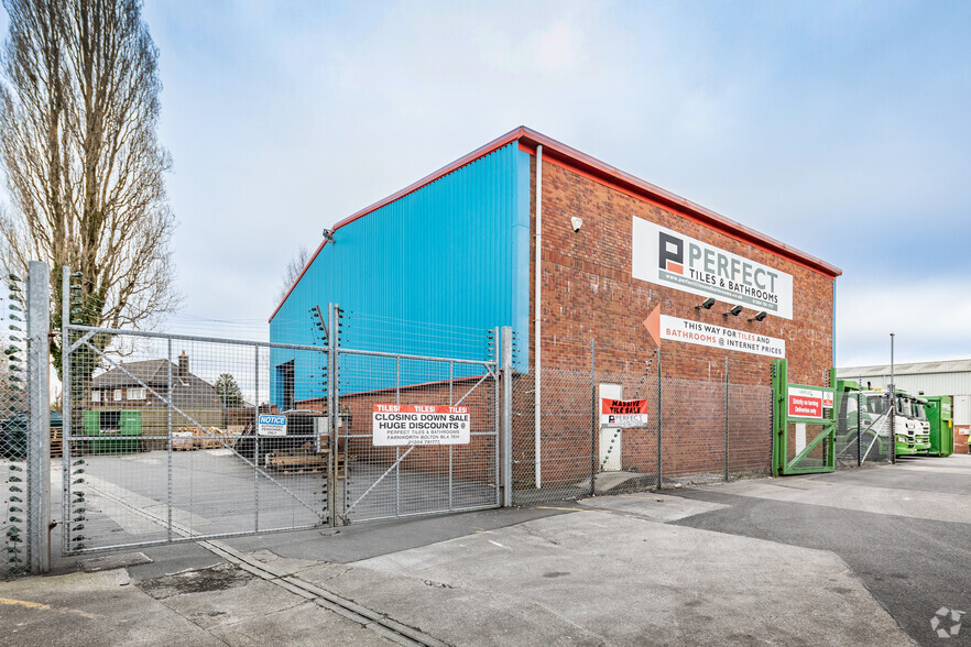 Gladstone Rd, Bolton for lease - Primary Photo - Image 1 of 2