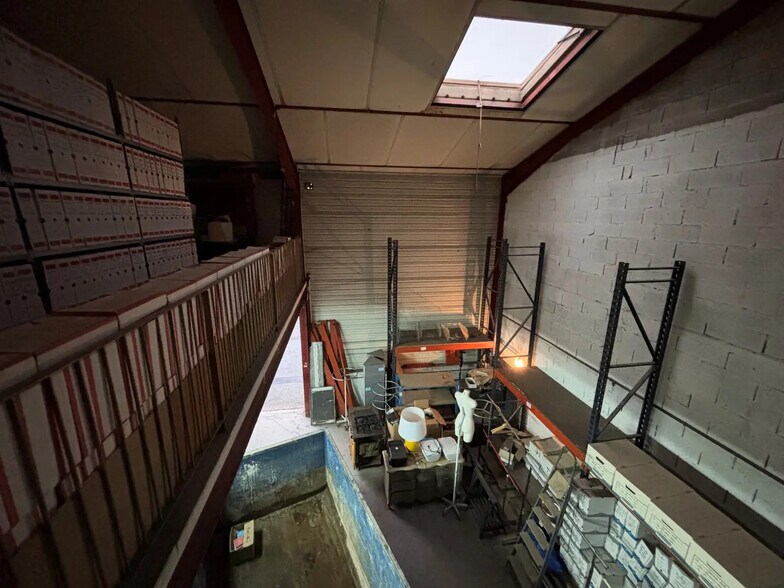 Flex in Roquebrune-sur-Argens for lease - Interior Photo - Image 3 of 4