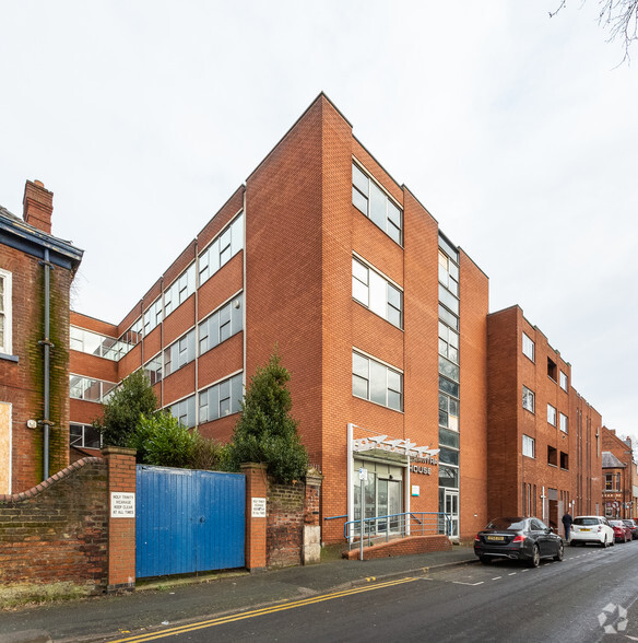 Palmyra Sq N, Warrington for lease - Primary Photo - Image 1 of 4