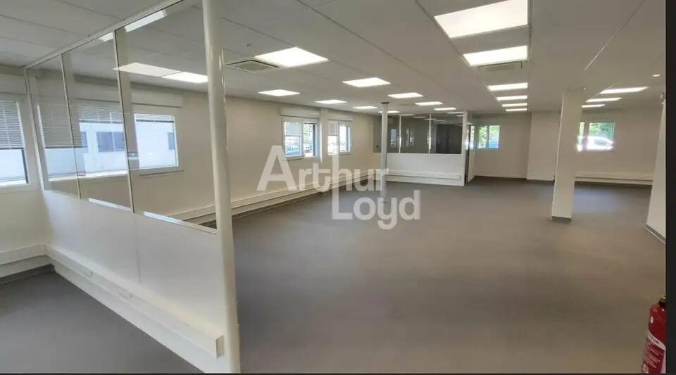 Office in Archamps for sale Interior Photo- Image 1 of 5
