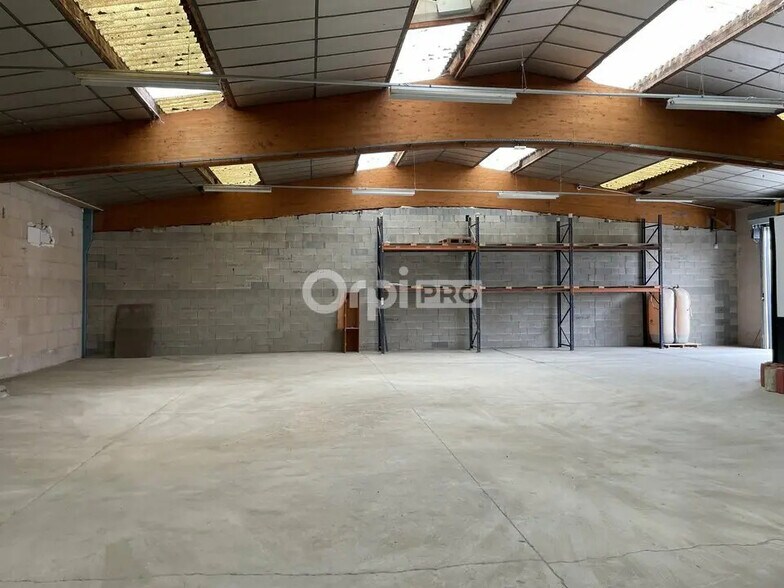 Flex in Lacroix-Saint-Ouen for lease - Building Photo - Image 1 of 12