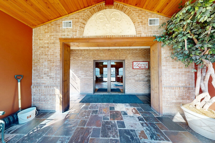 7680 Grand Ave, Gurnee, IL for sale - Matterport 3D Scan - Image 3 of 37