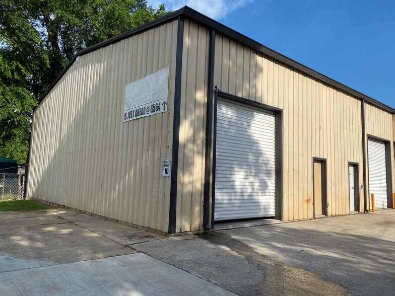 6520 College St, Beaumont, TX for lease - Building Photo - Image 1 of 2