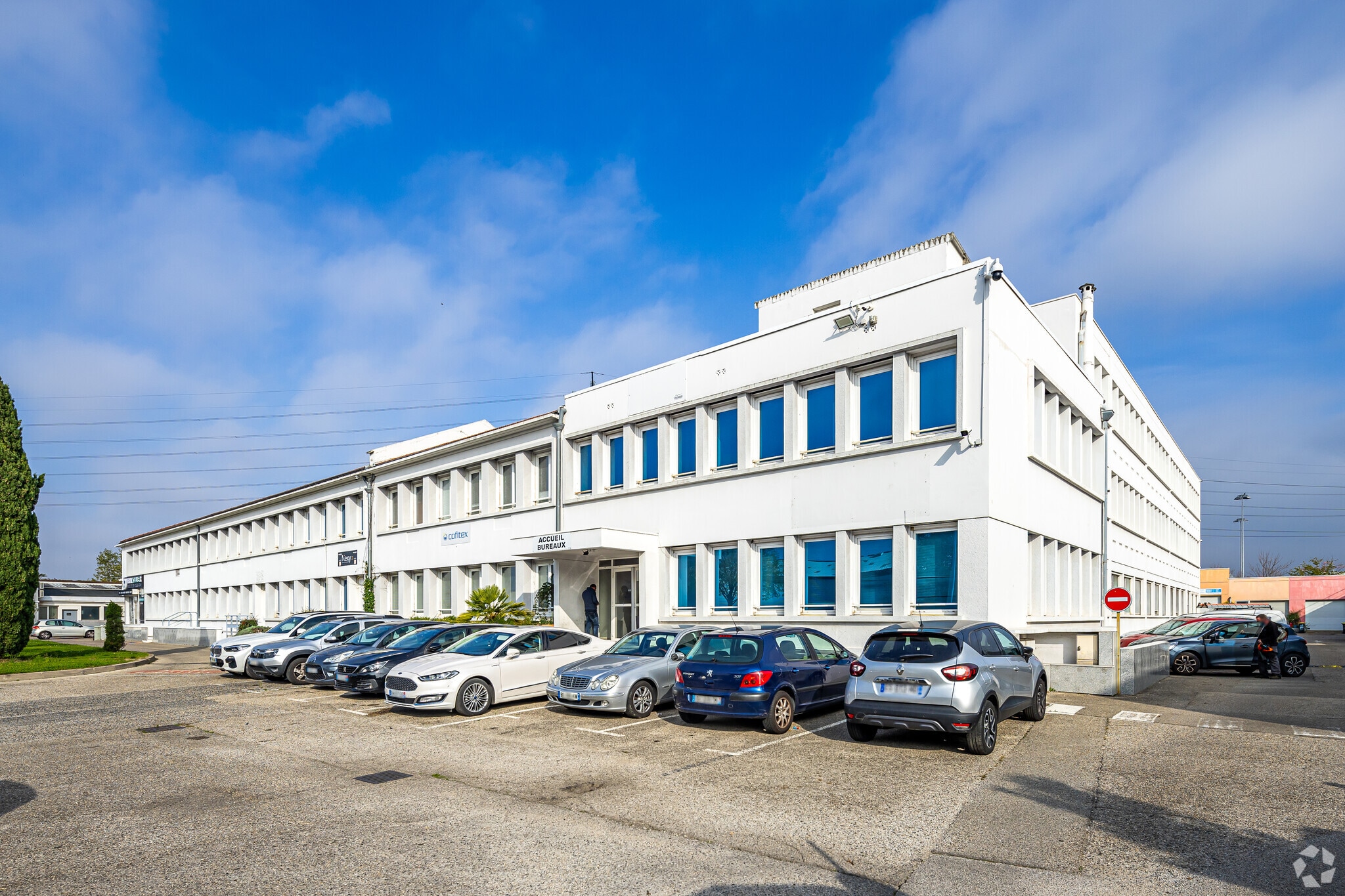 197 Avenue Francis De Pressensé, Vénissieux for lease Primary Photo- Image 1 of 4