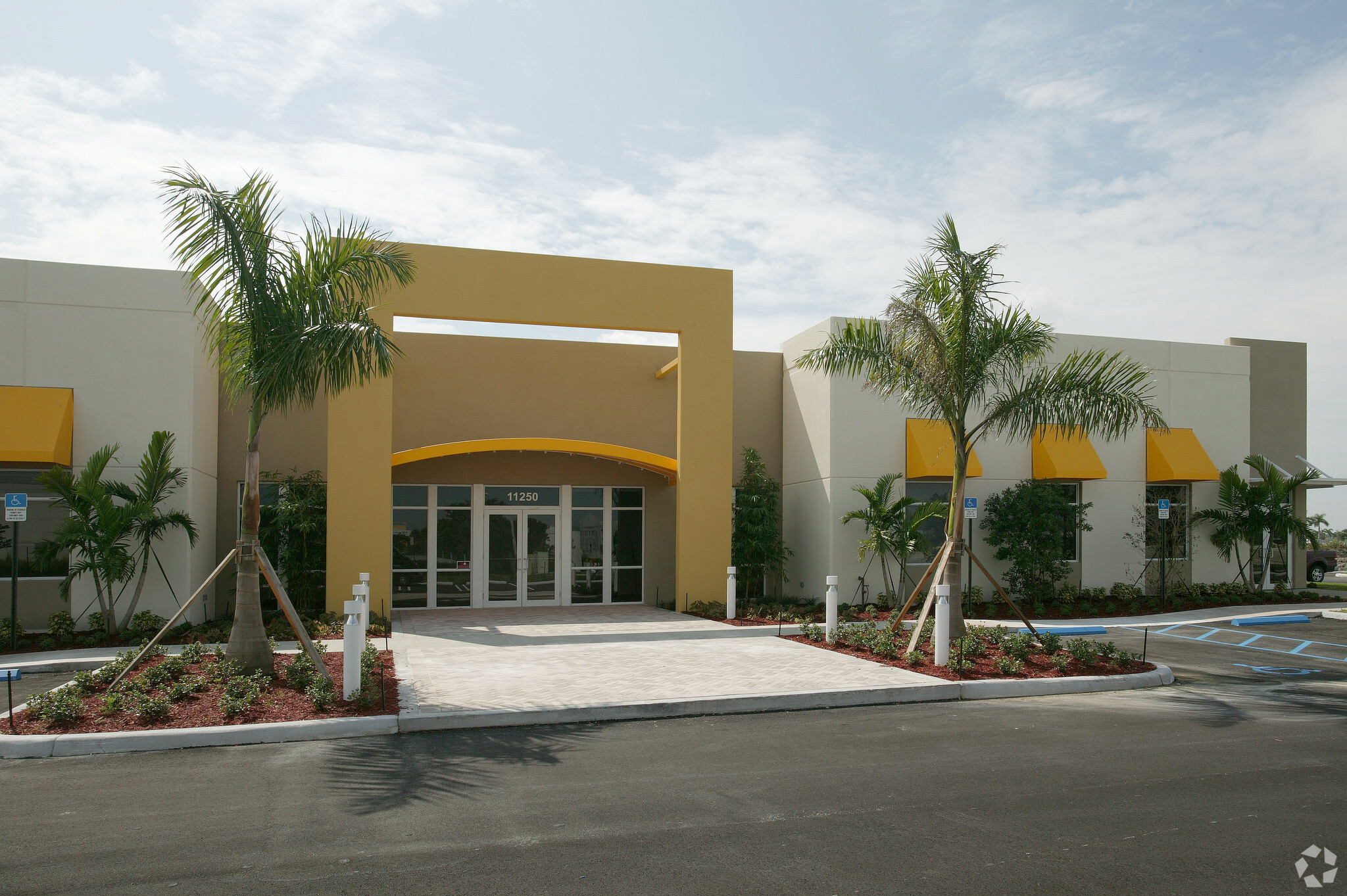 11250 NW 20th St, Miami, FL for lease Primary Photo- Image 1 of 5