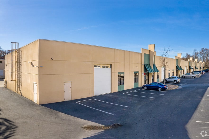 652 Griffith Rd, Charlotte, NC 28217