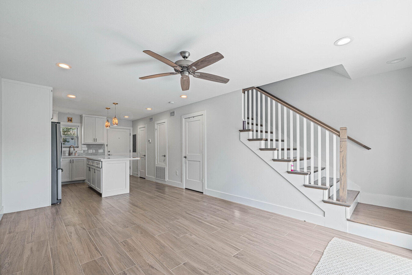 525 11th St, Galveston, TX 77550 - Unit 10 -  - Interior Photo - Image 2 of 18