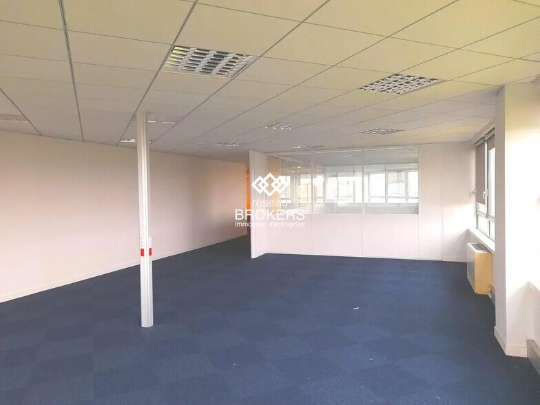 Office in Bourges for lease - Interior Photo - Image 1 of 9