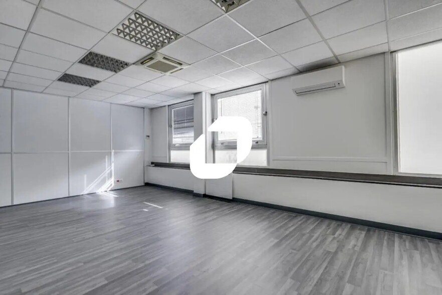 Office in Croissy-Beaubourg for lease - Interior Photo - Image 3 of 12