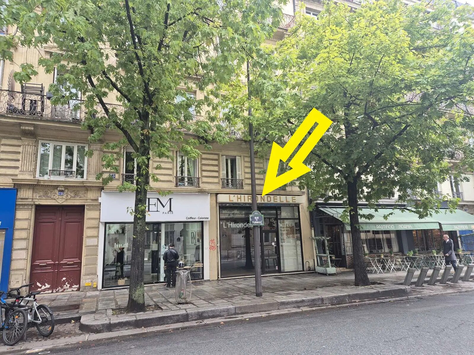 Retail in Paris for lease Building Photo- Image 1 of 6