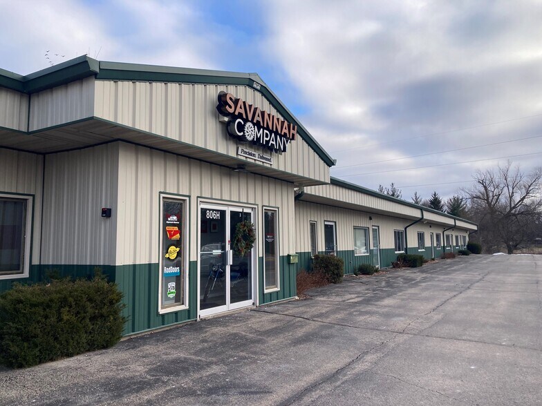 806 S Division St, Waunakee, WI for sale - Primary Photo - Image 1 of 1