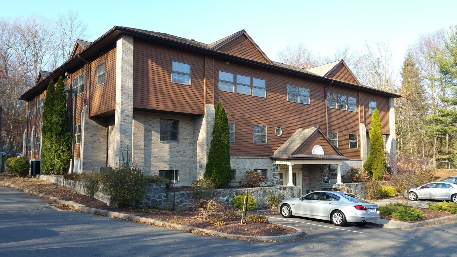 687 Straits Tpke, Middlebury, CT 06762 Office for Lease