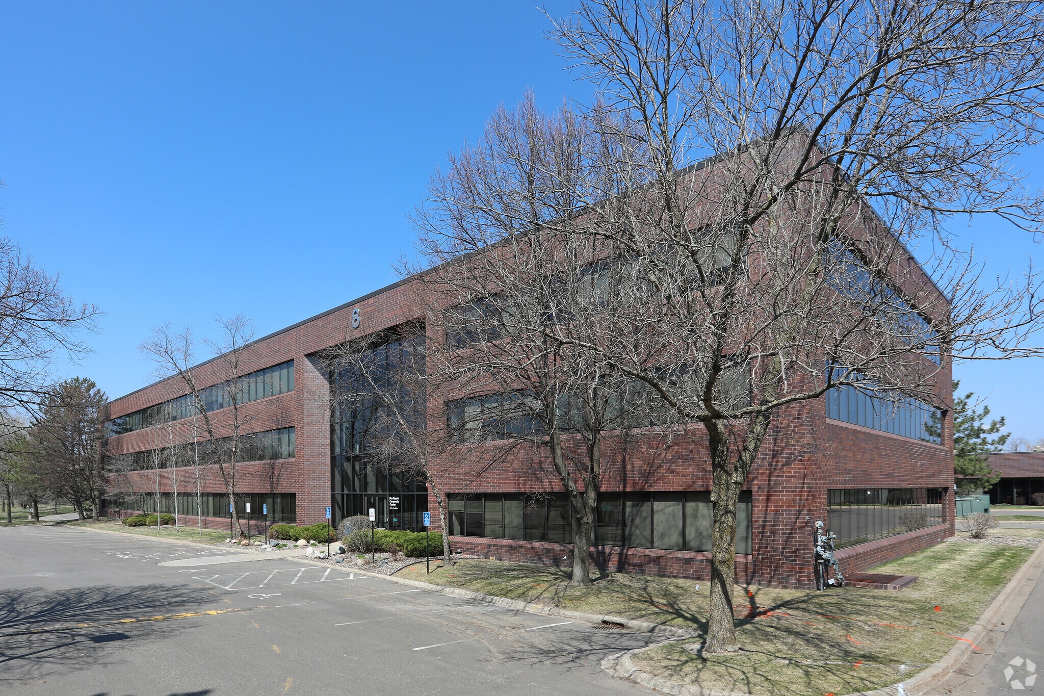 8 Pine Tree Dr, Arden Hills, MN for sale Primary Photo- Image 1 of 5