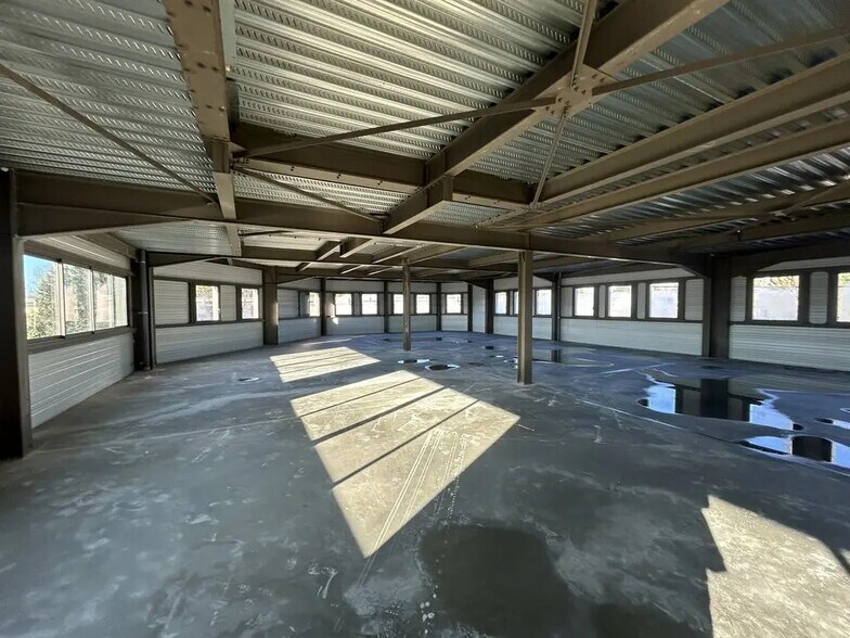 Office in Le Thor for lease - Building Photo - Image 2 of 5