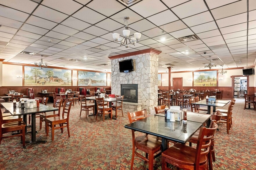 402-406 Main St, Wakefield, MA for lease - Building Photo - Image 3 of 9