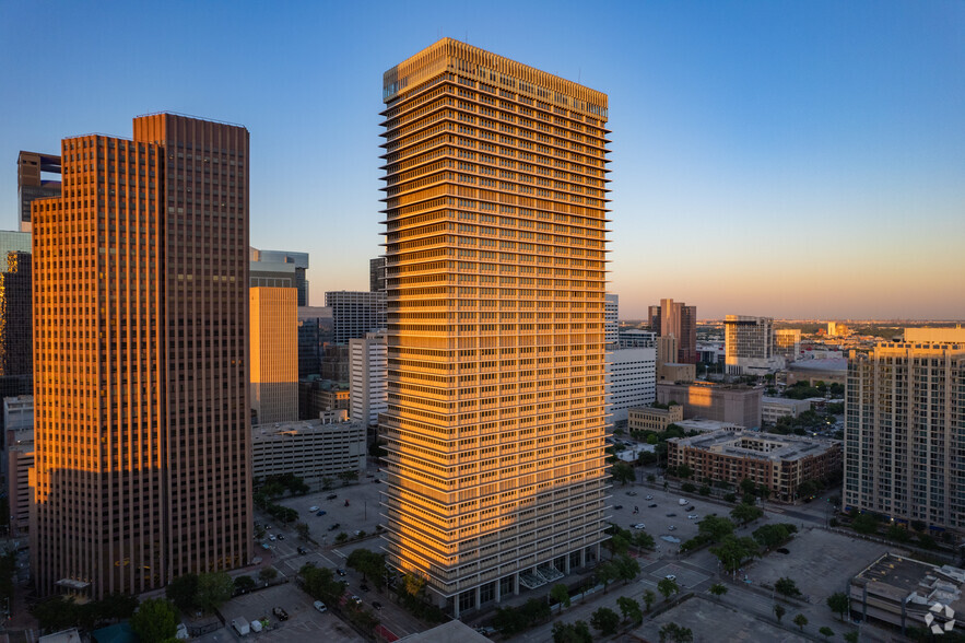 800 Bell St, Houston, TX for sale - Primary Photo - Image 1 of 31